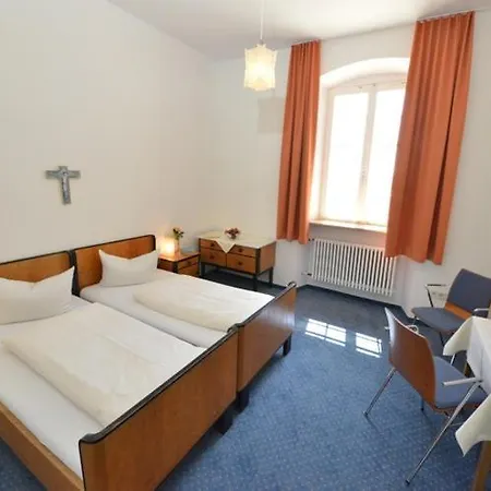 Hotel Tagungshaus Im Kloster 2*